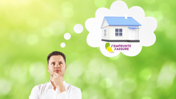 Un homme pense à une maison